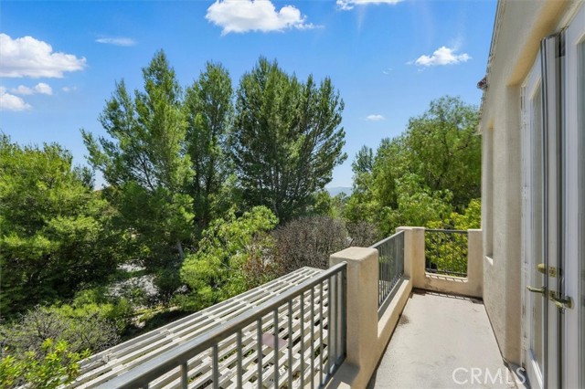 26800 Fairlain Drive, Valencia CA: https://media.crmls.org/medias/7aefbb5f-1996-40cb-a583-1a809b6cb406.jpg