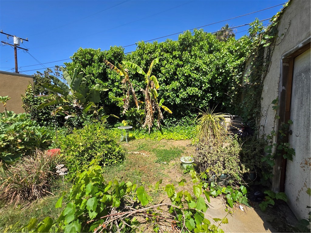 https://media.crmls.org/medias/7af0a6d9-22cb-4882-bf12-f19cac708070.jpg?preset=X-Large
