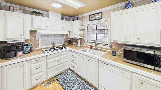 1417 Village Street, Redlands CA: https://media.crmls.org/medias/7af102c5-610c-44e7-8a40-8366c570222d.jpg