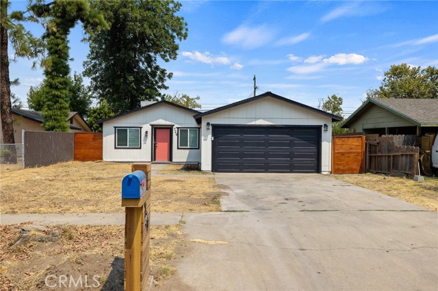 Detail Gallery Image 1 of 1 For 720 S Q St, Tulare,  CA 93274 - 3 Beds | 2 Baths