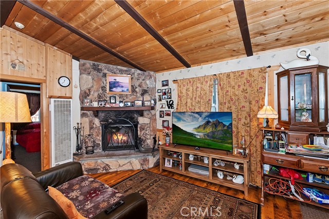 Detail Gallery Image 10 of 22 For 407 Sugarloaf Bld, Big Bear City,  CA 92314 - 2 Beds | 1 Baths
