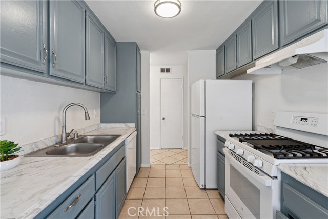 Detail Gallery Image 10 of 36 For 700 W La Veta Ave #I3,  Orange,  CA 92868 - 2 Beds | 2 Baths
