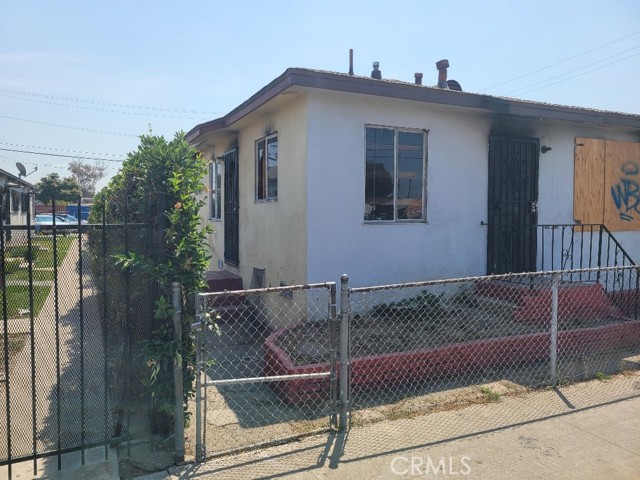 Detail Gallery Image 4 of 8 For 9618 S Figueroa St, Los Angeles,  CA 90003 - – Beds | – Baths