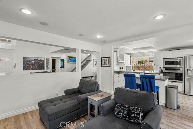 Detail Gallery Image 14 of 39 For 19777 Azure Field Dr, Newhall,  CA 91321 - 3 Beds | 3 Baths