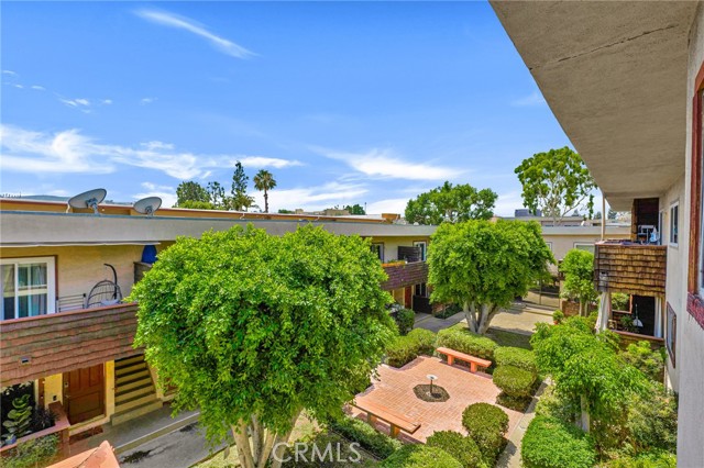5400 Newcastle Avenue, Encino CA: https://media.crmls.org/medias/7af32537-965e-4566-81ea-a21eb85d0d7c.jpg