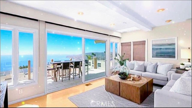 Detail Gallery Image 2 of 39 For 1091 La Mirada St, Laguna Beach,  CA 92651 - 4 Beds | 4/1 Baths