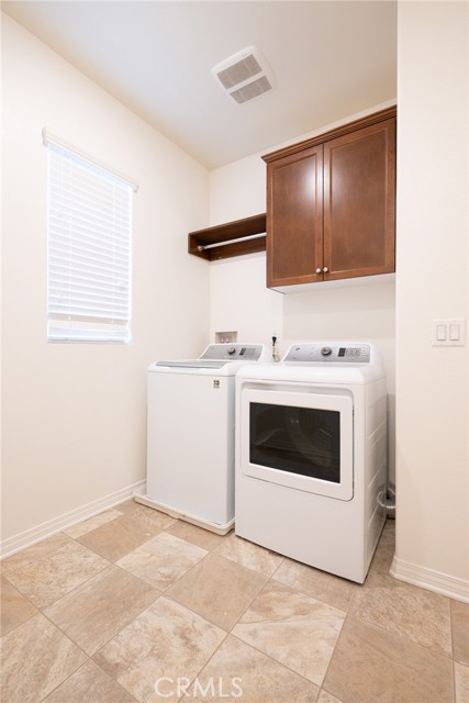 8770 Festival Street, Chino CA: https://media.crmls.org/medias/7af59c38-905f-4b0f-8480-01f7430d5d81.jpg