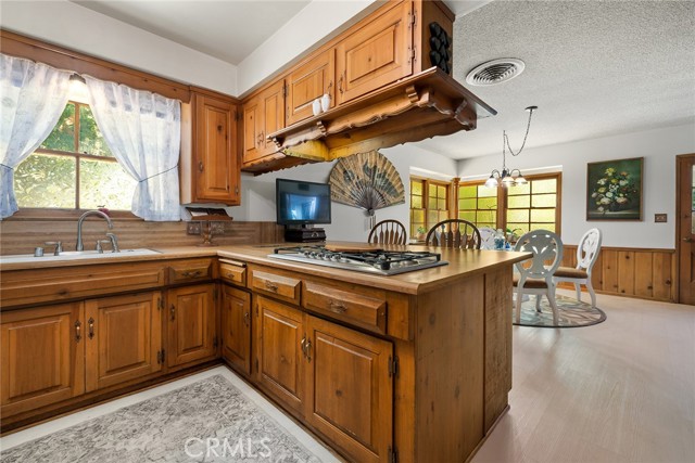23856 Aetna Street, Woodland Hills CA: https://media.crmls.org/medias/7af6405e-ec2c-4c23-b954-04e5b05a84d2.jpg