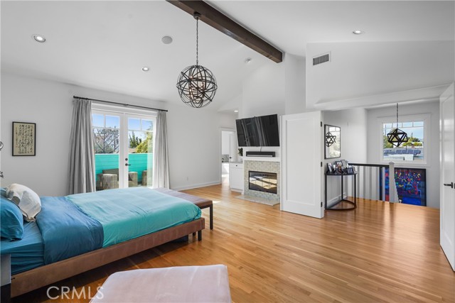 Detail Gallery Image 30 of 49 For 2464 Walnut Ave, Venice,  CA 90291 - 4 Beds | 3/1 Baths