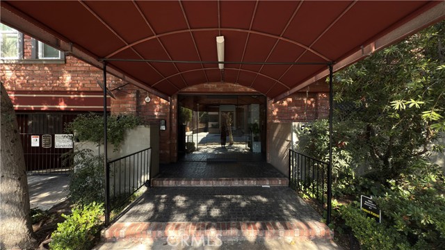 532 N Rossmore Avenue, Los Angeles CA: https://media.crmls.org/medias/7af78aff-bbe2-4ca6-9148-9c1272bef470.jpg