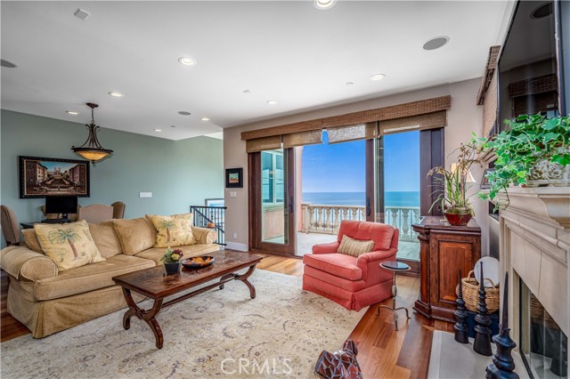 1724 Esplanade, Redondo Beach, California 90277, 3 Bedrooms Bedrooms, ,1 BathroomBathrooms,Residential,Sold,Esplanade,SB21185823