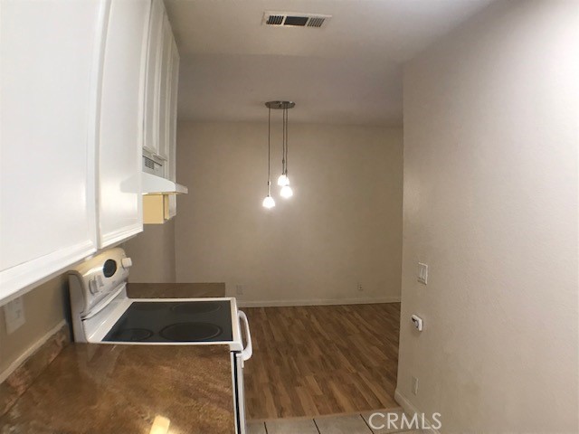 https://media.crmls.org/medias/7af92b74-2aec-4434-ae5a-7025103889de.jpg?preset=X-Large