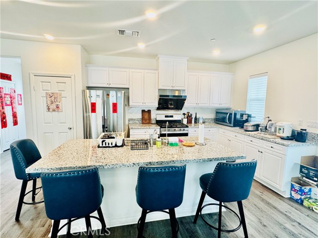 Detail Gallery Image 7 of 22 For 3994 E Catalina St, Ontario,  CA 91761 - 5 Beds | 3 Baths