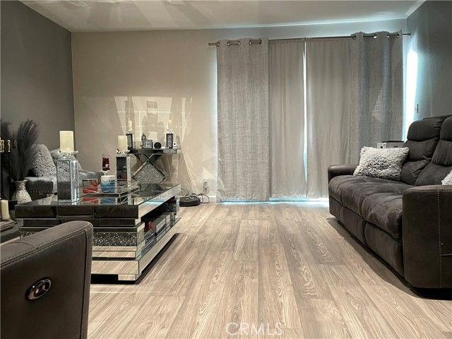 Detail Gallery Image 6 of 26 For 7800 Topanga Canyon Bld #208,  Canoga Park,  CA 91304 - 3 Beds | 2 Baths
