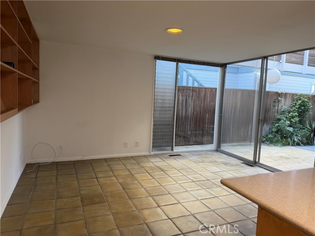 Detail Gallery Image 15 of 29 For 321 Coral Ave, Newport Beach,  CA 92662 - 2 Beds | 3 Baths