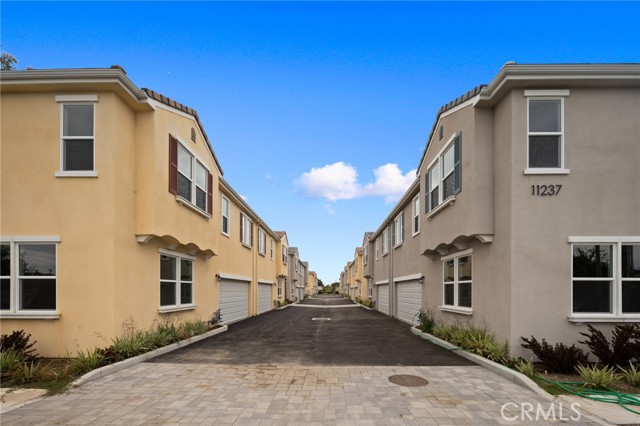 Detail Gallery Image 2 of 34 For 11237 Gladhill Rd #4,  Whittier,  CA 90604 - 3 Beds | 2/1 Baths