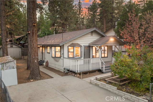 Detail Gallery Image 3 of 32 For 2028 Manzanita Ln, Big Bear City,  CA 92314 - 3 Beds | 2 Baths