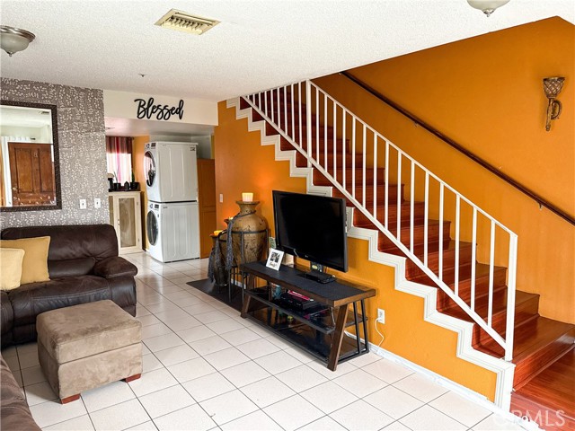 Detail Gallery Image 9 of 14 For 3711 W Camille St, Santa Ana,  CA 92704 - – Beds | – Baths