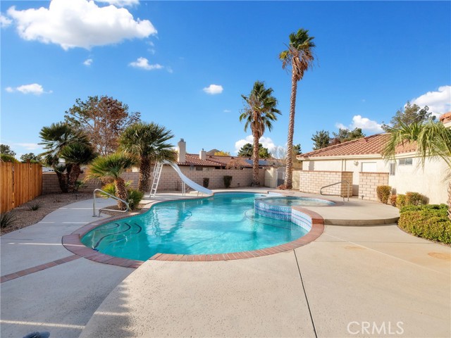 Detail Gallery Image 3 of 46 For 18551 Olalee Way, Apple Valley,  CA 92307 - 4 Beds | 3 Baths