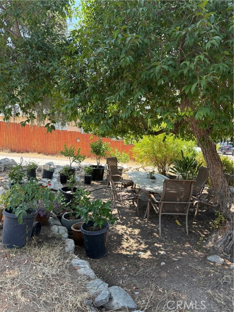 10418 Samoa Avenue, Tujunga CA: https://media.crmls.org/medias/7afe5fae-5c72-411a-b470-024e6f06c571.jpg