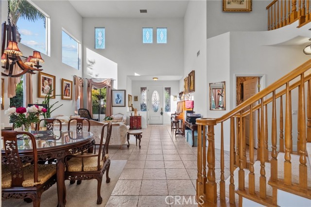 22440 Skylake Place, Saugus CA: https://media.crmls.org/medias/7aff98d6-284f-4d73-a795-906b7b2c2982.jpg