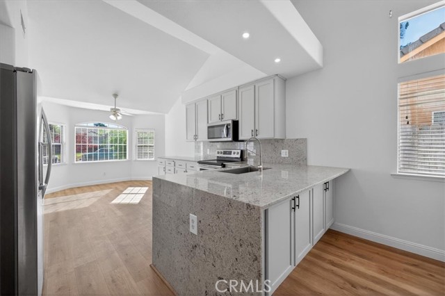 Detail Gallery Image 7 of 23 For 10291 N Whitney, Fresno,  CA 93730 - 4 Beds | 2 Baths