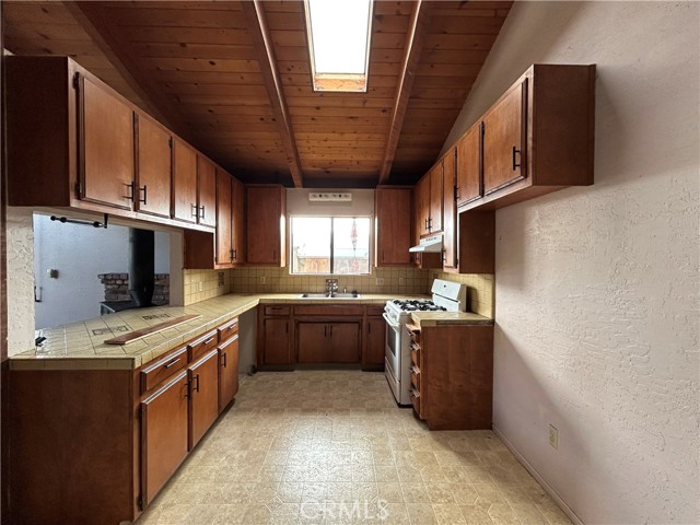 Detail Gallery Image 4 of 13 For 466 Zanzibar St, Morro Bay,  CA 93442 - 3 Beds | 2 Baths