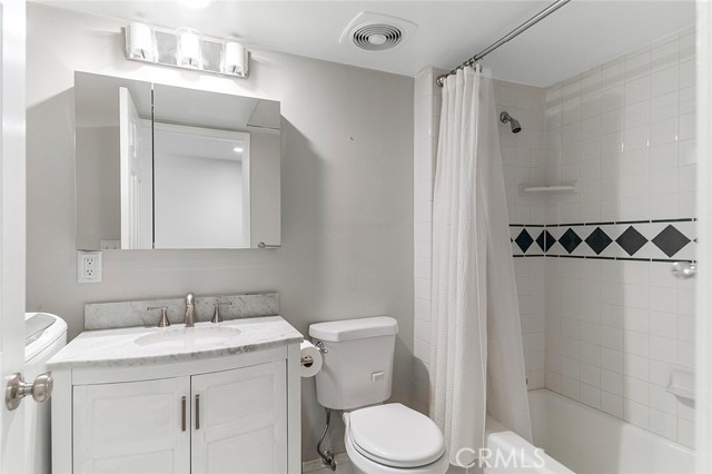 11211 Martha Ann Drive, Rossmoor CA: https://media.crmls.org/medias/7b007dfb-942d-4492-aee8-c36619aa7722.jpg