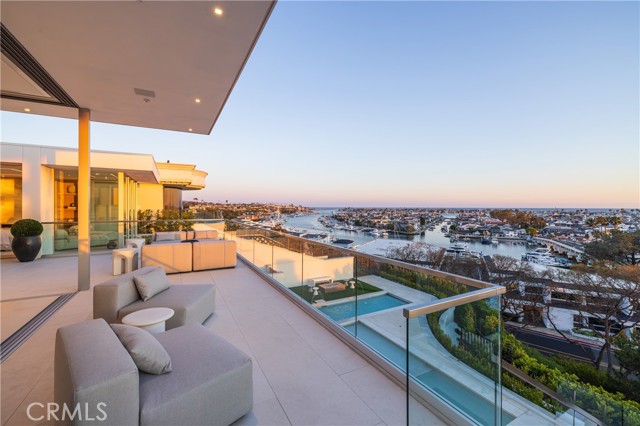 Detail Gallery Image 20 of 46 For 1119 Dolphin, Corona Del Mar,  CA 92625 - 5 Beds | 8 Baths