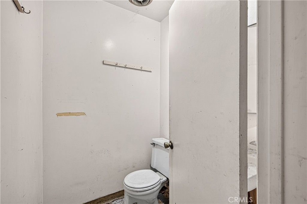 https://media.crmls.org/medias/7b018d1e-4178-4e4f-beb0-a0a795f9b1e3.jpg?preset=X-Large