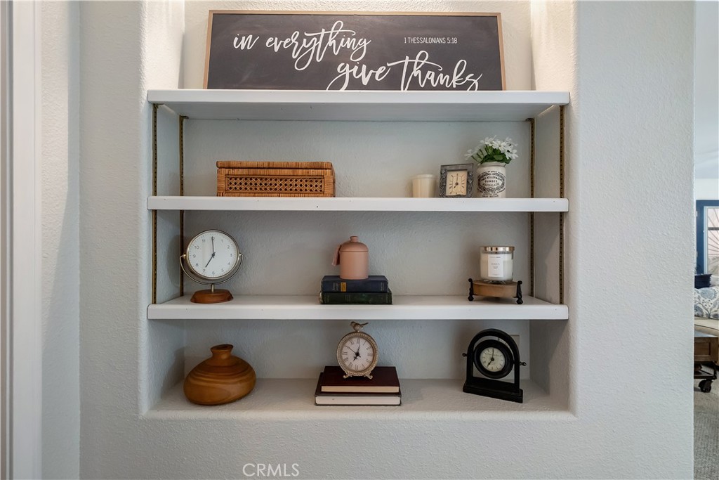https://media.crmls.org/medias/7b01a95e-ca1d-49df-866f-36d11f98f8f8.jpg?preset=X-Large