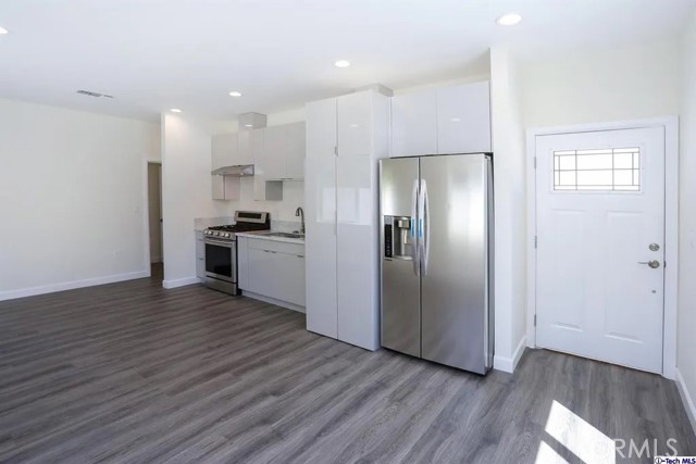 Detail Gallery Image 4 of 15 For 7521 Milwood Ave, Canoga Park,  CA 91303 - 1 Beds | 1 Baths