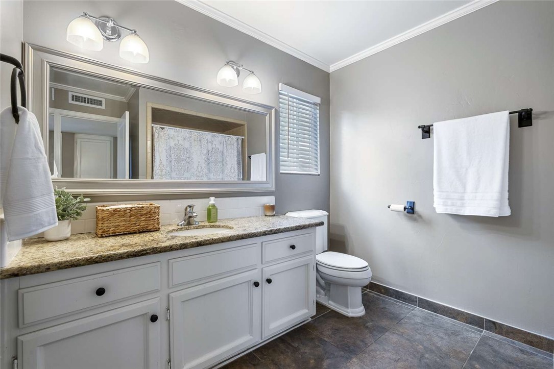 Detail Gallery Image 38 of 47 For 408 E Everglade Ave, Fresno,  CA 93720 - 3 Beds | 2/1 Baths