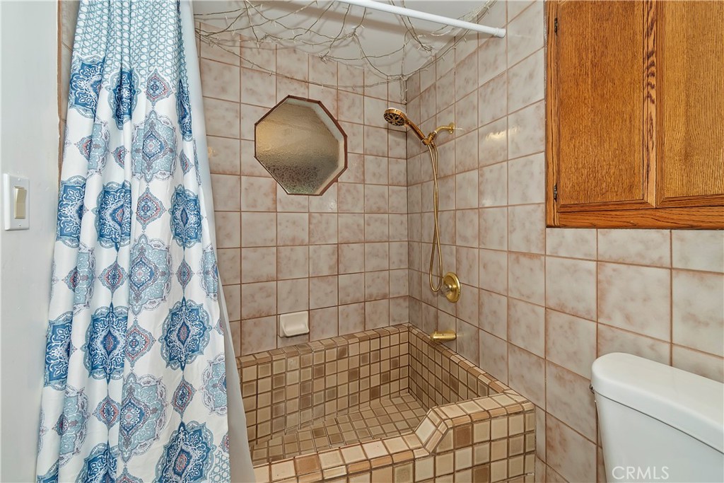 https://media.crmls.org/medias/7b036f56-362c-43fd-b848-5fa56565a8fa.jpg?preset=X-Large