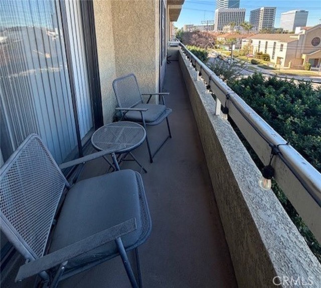 Detail Gallery Image 7 of 7 For 4430 Noble Ave #202,  Sherman Oaks,  CA 91403 - 2 Beds | 2 Baths