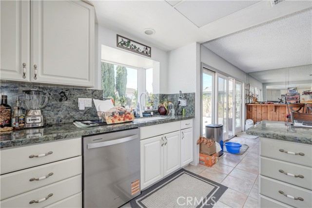 Detail Gallery Image 15 of 44 For 15091 Touraine Way, Irvine,  CA 92604 - 4 Beds | 3 Baths