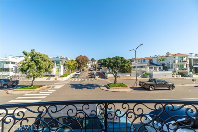 2321 Hermosa Avenue, Hermosa Beach, California 90254, 4 Bedrooms Bedrooms, ,4 BathroomsBathrooms,Residential,Sold,Hermosa,SB23217012