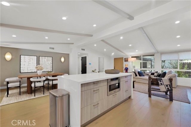4941 Rigoletto Street, Woodland Hills CA: https://media.crmls.org/medias/7b051cf1-0461-4dbc-b853-d8b3abd6ba1d.jpg