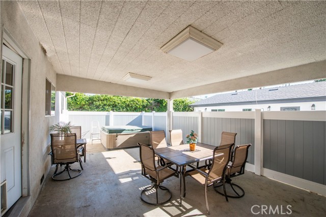 Detail Gallery Image 6 of 52 For 13608 Bassett St, Valley Glen,  CA 91405 - 6 Beds | 4 Baths