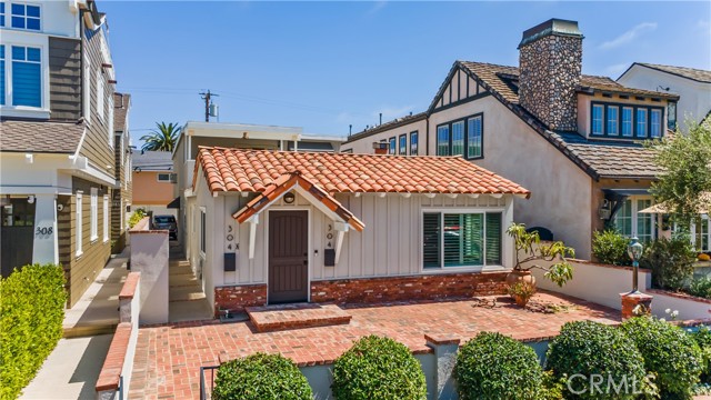 Detail Gallery Image 2 of 33 For 304 Larkspur Ave, Corona Del Mar,  CA 92625 - 3 Beds | 2/1 Baths