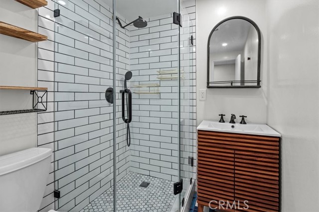 Detail Gallery Image 13 of 25 For 6752 Hillpark #303,  Los Angeles,  CA 90068 - 2 Beds | 2 Baths