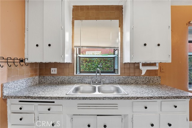 Detail Gallery Image 14 of 33 For 12318 Halo, Lynwood,  CA 90262 - 3 Beds | 2 Baths