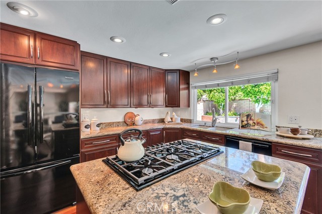 4 E Trenton, Irvine CA: https://media.crmls.org/medias/7b082701-7e03-4c9d-922c-8a182d700918.jpg