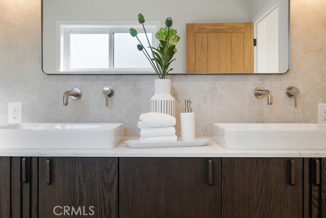 Detail Gallery Image 17 of 31 For 4831 Sancola, Toluca Lake,  CA 91601 - 4 Beds | 4 Baths