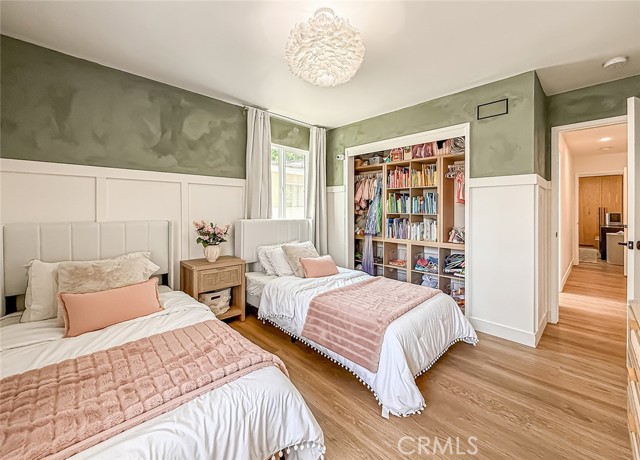 Detail Gallery Image 19 of 54 For 22245 Welby Way, Woodland Hills,  CA 91303 - 4 Beds | 3 Baths