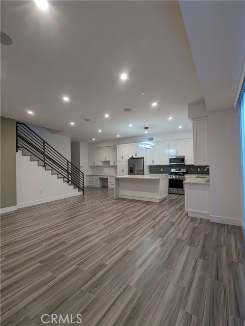 Detail Gallery Image 4 of 18 For 8254 Sharuzi Ln, Northridge,  CA 91325 - 3 Beds | 2/1 Baths