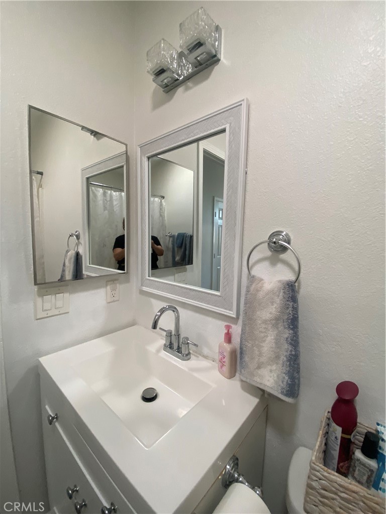 https://media.crmls.org/medias/7b0a05a2-f5b1-40a3-8ce7-291e98d38081.jpg?preset=X-Large