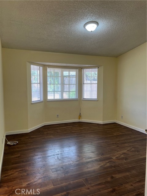 924 N Quince Avenue, Rialto CA: https://media.crmls.org/medias/7b0a74ad-71dc-4be9-a3aa-d6e1fc3ccc15.jpg