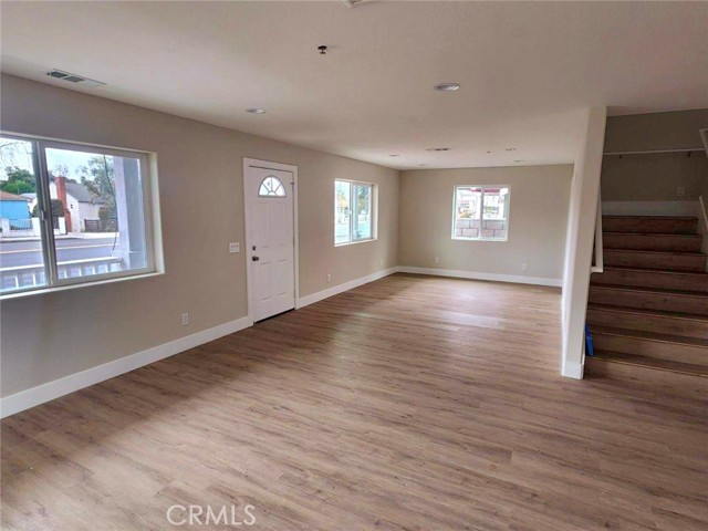 Detail Gallery Image 8 of 12 For 1509 W Civic Center Dr, Santa Ana,  CA 92703 - 4 Beds | 3/1 Baths