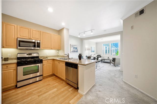Detail Gallery Image 10 of 50 For 2458 Watermarke Pl, Irvine,  CA 92612 - 1 Beds | 1 Baths